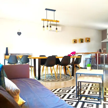 Le Clos Andree - Charmante Maison 8 Personnes - 5 Lits - Climatisation Reversible Rdc - Parking 3 Vehicules - Garage - Zone Nord - Terrasse Et Jardin بيت للعطل