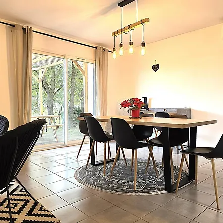 Casa de Férias Le Clos Andree - Charmante Maison 8 Personnes - 5 Lits - Climatisation Reversible Rdc - Parking 3 Vehicules - Garage - Zone Nord - Terrasse Et Jardin