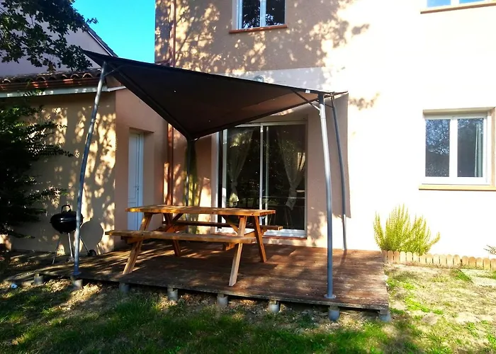 Le Clos Andree - Charmante Maison 8 Personnes - 5 Lits - Climatisation Reversible Rdc - Parking 3 Vehicules - Garage - Zone Nord - Terrasse Et Jardin Casa de Férias Montauban