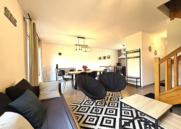 Casa de Férias Le Clos Andree - Charmante Maison 8 Personnes - 5 Lits - Climatisation Reversible Rdc - Parking 3 Vehicules - Garage - Zone Nord - Terrasse Et Jardin *