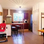 Сasa de vacaciones Le Clos Andrée - Charmante Maison 8 Personnes - 5 Lits - Climatisation Réversible Rdc - Parking 3 Véhicules - Garage - Zone Nord - Terrasse Et Jardin *