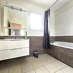 Сasa de vacaciones Le Clos Andrée - Charmante Maison 8 Personnes - 5 Lits - Climatisation Réversible Rdc - Parking 3 Véhicules - Garage - Zone Nord - Terrasse Et Jardin Montauban