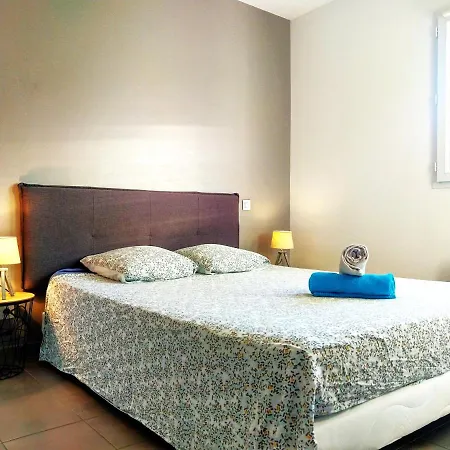 펜션 Le Clos Andree - Charmante Maison 8 Personnes - 5 Lits - Climatisation Reversible Rdc - Parking 3 Vehicules - Garage - Zone Nord - Terrasse Et Jardin 몽토방