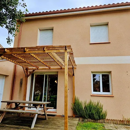 Le Clos Andree - Charmante Maison 8 Personnes - 5 Lits - Climatisation Reversible Rdc - Parking 3 Vehicules - Garage - Zone Nord - Terrasse Et Jardin Casa de Férias Montauban