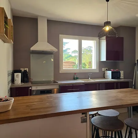Casa de Férias Le Clos Andree - Charmante Maison 8 Personnes - 5 Lits - Climatisation Reversible Rdc - Parking 3 Vehicules - Garage - Zone Nord - Terrasse Et Jardin