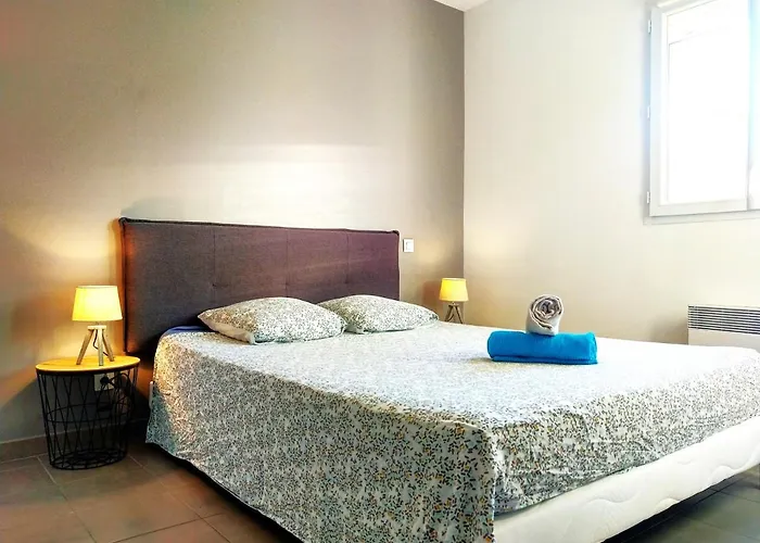 Casa de Férias Le Clos Andree - Charmante Maison 8 Personnes - 5 Lits - Climatisation Reversible Rdc - Parking 3 Vehicules - Garage - Zone Nord - Terrasse Et Jardin Montauban