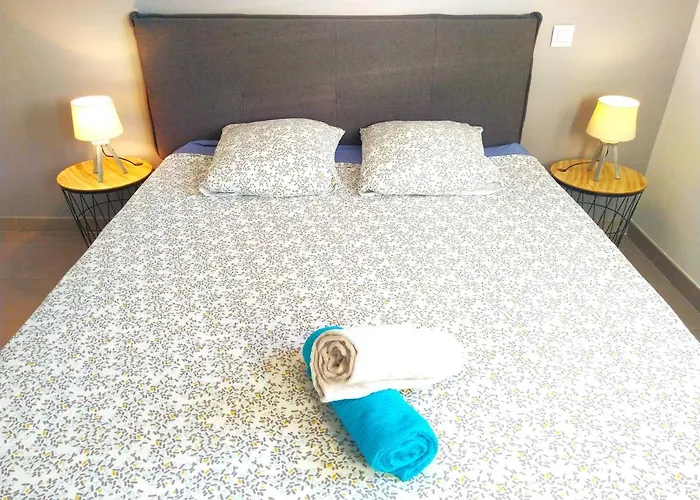 Casa de Férias Le Clos Andree - Charmante Maison 8 Personnes - 5 Lits - Climatisation Reversible Rdc - Parking 3 Vehicules - Garage - Zone Nord - Terrasse Et Jardin *