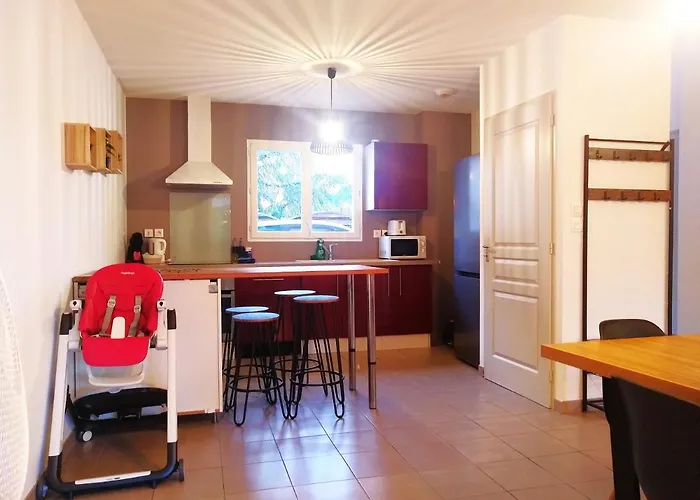 Casa de Férias Le Clos Andree - Charmante Maison 8 Personnes - 5 Lits - Climatisation Reversible Rdc - Parking 3 Vehicules - Garage - Zone Nord - Terrasse Et Jardin *