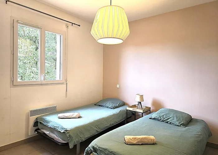 Casa de Férias Le Clos Andree - Charmante Maison 8 Personnes - 5 Lits - Climatisation Reversible Rdc - Parking 3 Vehicules - Garage - Zone Nord - Terrasse Et Jardin *