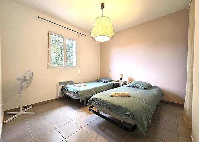 Casa de Férias Le Clos Andree - Charmante Maison 8 Personnes - 5 Lits - Climatisation Reversible Rdc - Parking 3 Vehicules - Garage - Zone Nord - Terrasse Et Jardin *